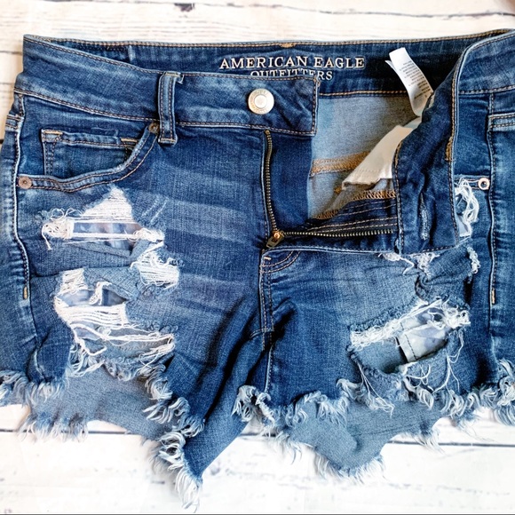 AE Midi Cut off Shorts dark wash Distressed size 8 - Picture 2 of 5